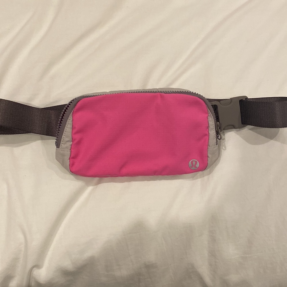 NWOT lululemon belt bag